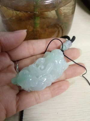 玉石鉴定,有块玉,想找人帮帮忙评估一下?